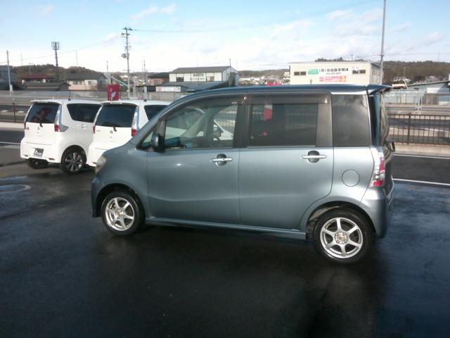 タントエグゼ カスタムＧ　４ＷＤ　走行１２７８０４キロ　スマートキー　ＨＩＤライト　ナビ付　衝突安全ボディー盗難防止付き　運転席助手席エアバック　ＡＢＳブレーキ　５ドア４人乗り　プライバシーガラス　基本装備フル装備（2枚目）