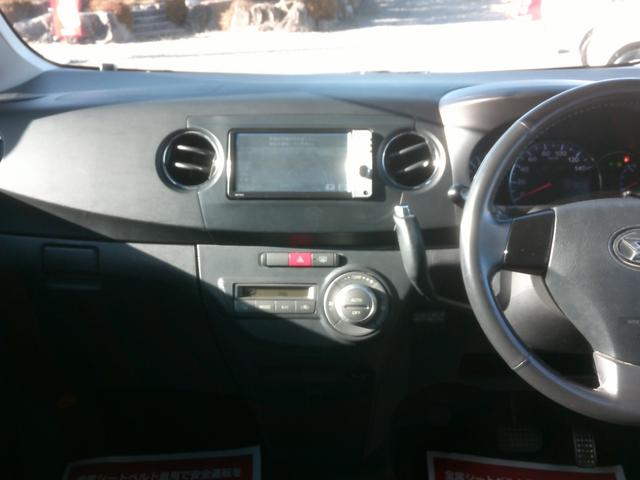 タントエグゼ カスタムＧ　４ＷＤ　走行１２７８０４キロ　スマートキー　ＨＩＤライト　ナビ付　衝突安全ボディー盗難防止付き　運転席助手席エアバック　ＡＢＳブレーキ　５ドア４人乗り　プライバシーガラス　基本装備フル装備（4枚目）