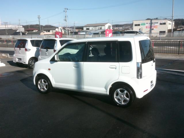 ｅＫワゴン Ｇ　４速オートマ　ベンチシートフルフラット　衝突安全ボディー盗難防止付き　運転席助手席エアバック　ＡＢＳブレーキ　５ドア４人乗り　プライバシーガラス　純正オーディオ付き　基本装備フル装備（2枚目）