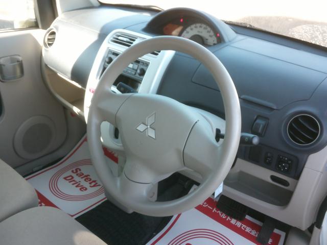 ｅＫワゴン Ｇ　４速オートマ　ベンチシートフルフラット　衝突安全ボディー盗難防止付き　運転席助手席エアバック　ＡＢＳブレーキ　５ドア４人乗り　プライバシーガラス　純正オーディオ付き　基本装備フル装備（3枚目）