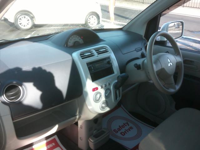 ｅＫワゴン Ｇ　４速オートマ　ベンチシートフルフラット　衝突安全ボディー盗難防止付き　運転席助手席エアバック　ＡＢＳブレーキ　５ドア４人乗り　プライバシーガラス　純正オーディオ付き　基本装備フル装備（5枚目）