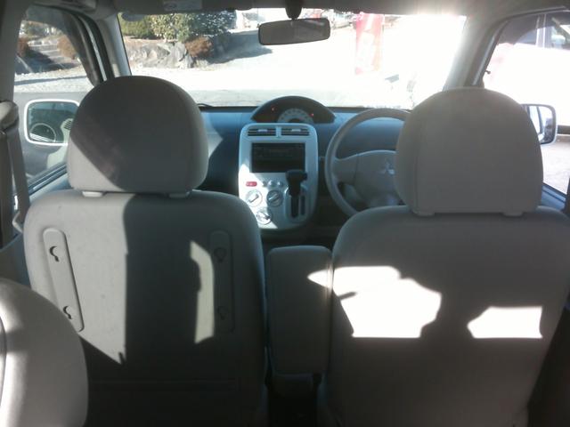 ｅＫワゴン Ｇ　４速オートマ　ベンチシートフルフラット　衝突安全ボディー盗難防止付き　運転席助手席エアバック　ＡＢＳブレーキ　５ドア４人乗り　プライバシーガラス　純正オーディオ付き　基本装備フル装備（6枚目）