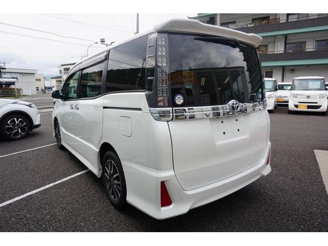 ＺＳ　煌　大型ナビ　天井モニター　衝突被害軽減システム　踏み間違い抑制　車線逸脱警報　フルセグＴＶ　Ｂｌｕｅｔｏｏｔｈ　レザー調シートカバー音楽録音　両側パワスラ　ＥＴＣ　バックカメラ　禁煙車　１年保証・整備付(9枚目)