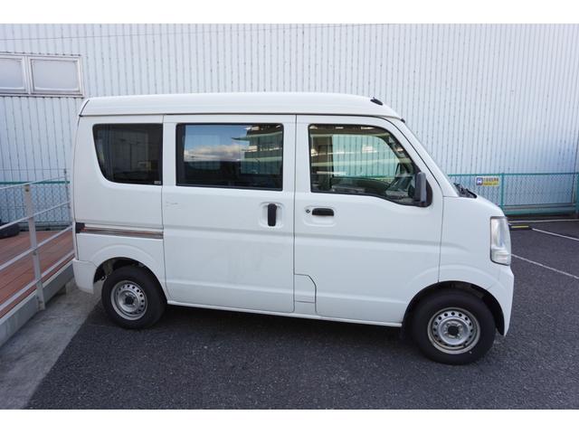 エブリイ ＰＣ　４ＷＤ　ハイルーフ　切り替え４ＷＤ　２ｎｄ発進　ナビ　バックカメラ　ＥＴＣ　５ＡＧＳ　パワーウインドウ　キーレス　１７型　オーバーヘッドコンソール　禁煙車　１年保証・整備付（4枚目）