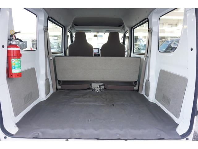 エブリイ ＰＣ　４ＷＤ　ハイルーフ　切り替え４ＷＤ　２ｎｄ発進　ナビ　バックカメラ　ＥＴＣ　５ＡＧＳ　パワーウインドウ　キーレス　１７型　オーバーヘッドコンソール　禁煙車　１年保証・整備付（16枚目）