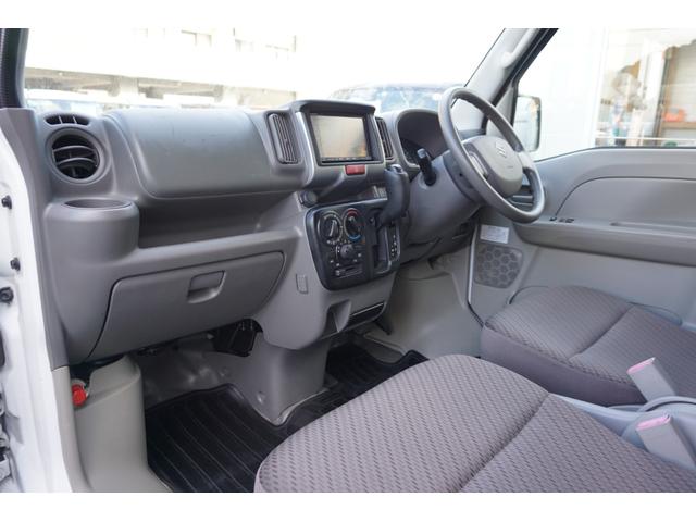 エブリイ ＰＣ　４ＷＤ　ハイルーフ　切り替え４ＷＤ　２ｎｄ発進　ナビ　バックカメラ　ＥＴＣ　５ＡＧＳ　パワーウインドウ　キーレス　１７型　オーバーヘッドコンソール　禁煙車　１年保証・整備付（20枚目）