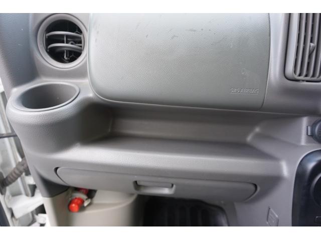 エブリイ ＰＣ　４ＷＤ　ハイルーフ　切り替え４ＷＤ　２ｎｄ発進　ナビ　バックカメラ　ＥＴＣ　５ＡＧＳ　パワーウインドウ　キーレス　１７型　オーバーヘッドコンソール　禁煙車　１年保証・整備付（26枚目）