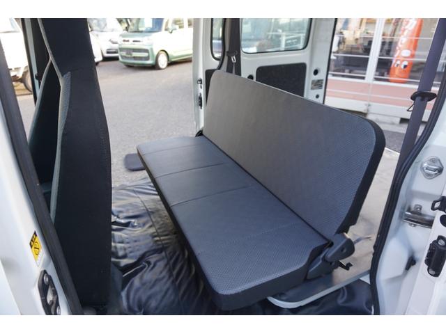 お車の傷ヘコミ・修理も対応可能です。車庫入れの際にぶつけてしまった…などのトラブルもお任せください。当店は各種自動車保険修理対応店です。レンタカーも保有しております。