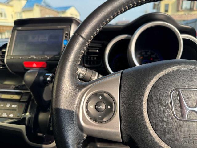 N-BOXカスタム G・ターボLパッケージ 4WD ナビ バックカメラ Bluetooth機能 両側電動スライドドア マニュアルモード パドルシフト クルーズコントロール ステアリングリモコン 横滑り防止装置 オートライト ETC(14枚目)