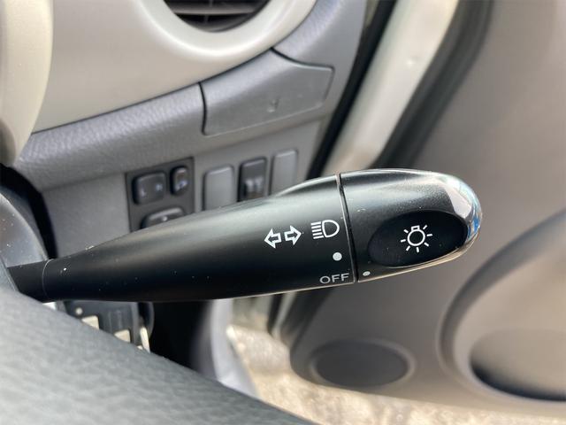 L 4WD キーレスエントリー 電動格納ミラー ベンチシート AT 盗難防止システム CD USB ミュージックプレイヤー接続可 アルミホイール 衝突安全ボディ エアコン パワーステアリング(5枚目)