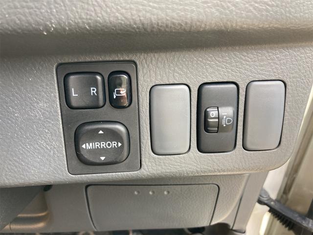 L 4WD キーレスエントリー 電動格納ミラー ベンチシート AT 盗難防止システム CD USB ミュージックプレイヤー接続可 アルミホイール 衝突安全ボディ エアコン パワーステアリング(6枚目)
