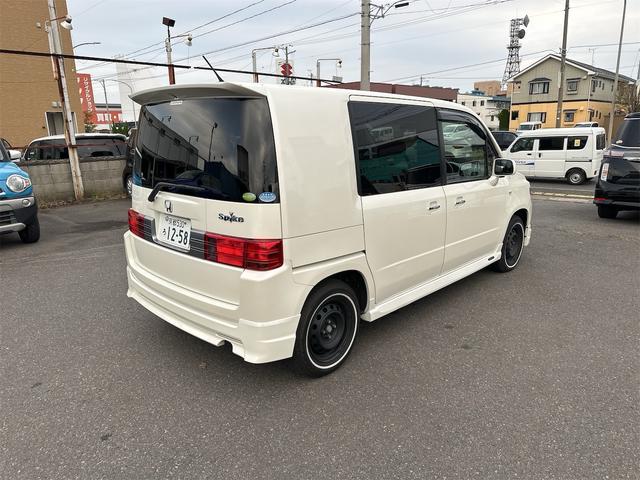 モビリオスパイク Ｗ　４ＷＤ　パワースライドドア　キーレス　パドルシフト　ＨＩＤ　ホワイトリボンタイヤ　　ＥＴＣ　オートエアコン（15枚目）