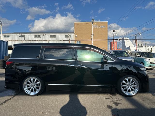 エルグランド ３５０ハイウェイスタープレミアム　４ＷＤ　サンルーフ　ローダウン　２０インチＡＷ　両側パワースライドドア　パワーバックドア　スマートキー　ＨＩＤ　レザーシート　シートヒーター（14枚目）