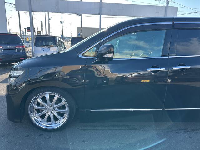 エルグランド ３５０ハイウェイスタープレミアム　４ＷＤ　サンルーフ　ローダウン　２０インチＡＷ　両側パワースライドドア　パワーバックドア　スマートキー　ＨＩＤ　レザーシート　シートヒーター（18枚目）