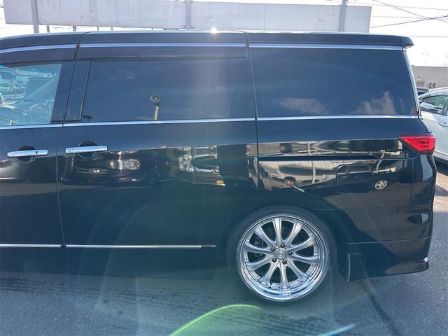 エルグランド ３５０ハイウェイスタープレミアム　４ＷＤ　サンルーフ　ローダウン　２０インチＡＷ　両側パワースライドドア　パワーバックドア　スマートキー　ＨＩＤ　レザーシート　シートヒーター（19枚目）