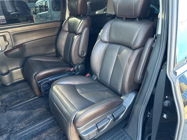 エルグランド ３５０ハイウェイスタープレミアム　４ＷＤ　サンルーフ　ローダウン　２０インチＡＷ　両側パワースライドドア　パワーバックドア　スマートキー　ＨＩＤ　レザーシート　シートヒーター（50枚目）