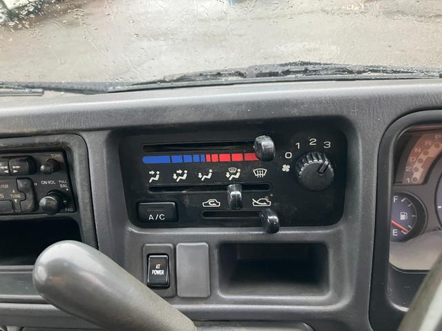 サンバートラック ＴＣ　４ＷＤ　オートマ　エアコン　パワステ（14枚目）