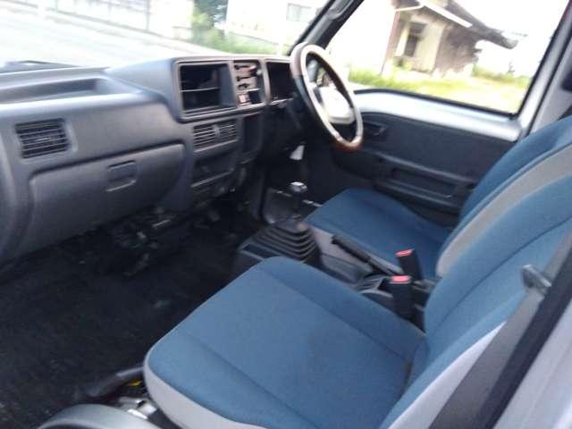 サンバーバン トランスポーター ≪車検2年付≫・5Fマニュアル・切替4WD・タイベル交換ステッカー有り(11枚目)