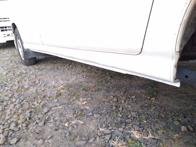 ハイゼットカーゴ ≪車検2年付≫・5Fマニュアル・4WD・修復歴Rフロア修正(9枚目)