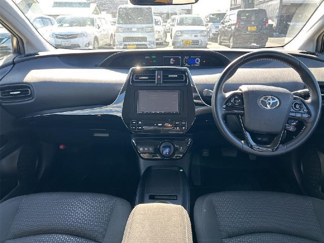 プリウス Ｓ　４ＷＤ　社外メモリーナビ　ＣＤ　Ｂｌｕｅｔｏｏｔｈ　バックカメラ　衝突被害軽減システム　ＥＴＣ　ＬＥＤヘッドランプ　スマートキー　レーンアシスト　オートクルーズコントロール　オートライト（7枚目）