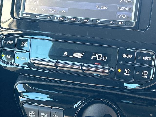 プリウス Ｓ　４ＷＤ　社外メモリーナビ　ＣＤ　Ｂｌｕｅｔｏｏｔｈ　バックカメラ　衝突被害軽減システム　ＥＴＣ　ＬＥＤヘッドランプ　スマートキー　レーンアシスト　オートクルーズコントロール　オートライト（14枚目）