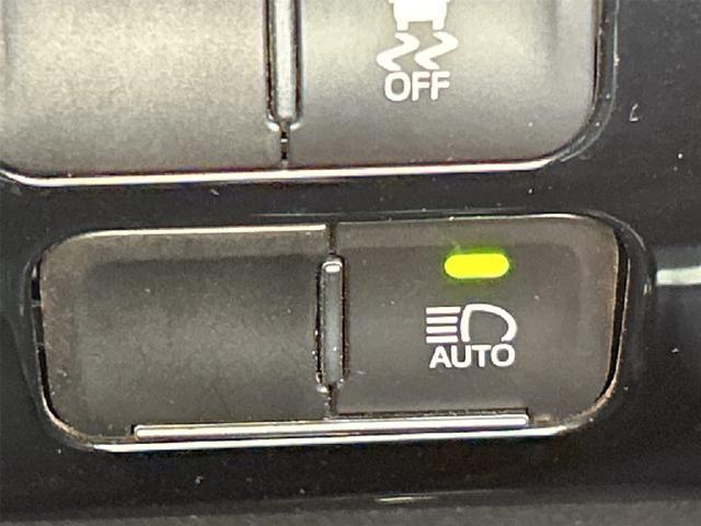プリウス Ｓ　４ＷＤ　社外メモリーナビ　ＣＤ　Ｂｌｕｅｔｏｏｔｈ　バックカメラ　衝突被害軽減システム　ＥＴＣ　ＬＥＤヘッドランプ　スマートキー　レーンアシスト　オートクルーズコントロール　オートライト（25枚目）