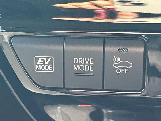 プリウス Ｓ　４ＷＤ　社外メモリーナビ　ＣＤ　Ｂｌｕｅｔｏｏｔｈ　バックカメラ　衝突被害軽減システム　ＥＴＣ　ＬＥＤヘッドランプ　スマートキー　レーンアシスト　オートクルーズコントロール　オートライト（29枚目）