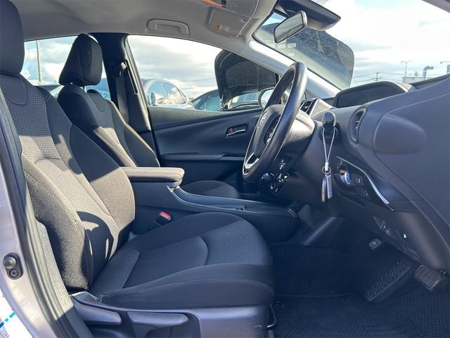 プリウス Ｓ　４ＷＤ　社外メモリーナビ　ＣＤ　Ｂｌｕｅｔｏｏｔｈ　バックカメラ　衝突被害軽減システム　ＥＴＣ　ＬＥＤヘッドランプ　スマートキー　レーンアシスト　オートクルーズコントロール　オートライト（32枚目）