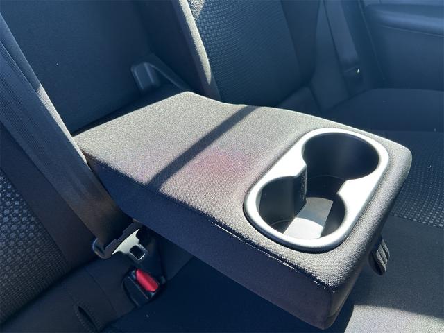 プリウス Ｓ　４ＷＤ　社外メモリーナビ　ＣＤ　Ｂｌｕｅｔｏｏｔｈ　バックカメラ　衝突被害軽減システム　ＥＴＣ　ＬＥＤヘッドランプ　スマートキー　レーンアシスト　オートクルーズコントロール　オートライト（34枚目）