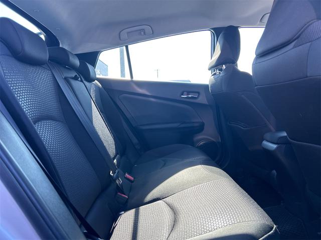 プリウス Ｓ　４ＷＤ　社外メモリーナビ　ＣＤ　Ｂｌｕｅｔｏｏｔｈ　バックカメラ　衝突被害軽減システム　ＥＴＣ　ＬＥＤヘッドランプ　スマートキー　レーンアシスト　オートクルーズコントロール　オートライト（35枚目）