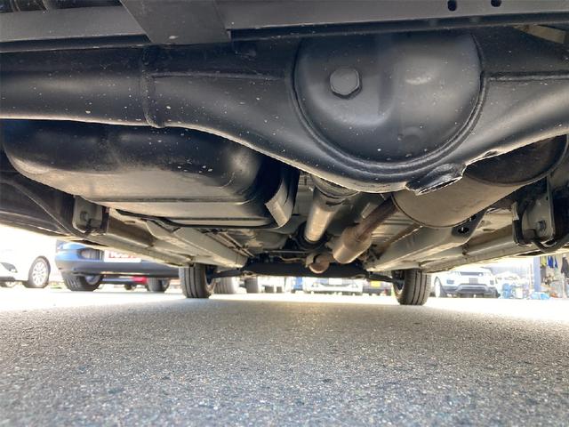 当店は最新鋭の設備を完備した大型工場併設店です☆車検・点検などオーナー様の信頼を得られるよう日々整備士達は努力を欠かしません。ハイブリッドに関する知識や診断機など確りご用意し安心をお届けします☆