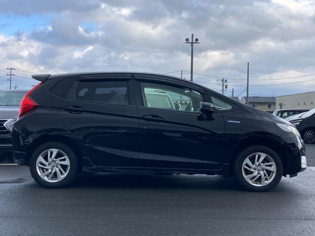 フィットハイブリッド Sパッケージ 4WD 純正フルセグSDナビ Blutetooth接続 バックカメラ エンジンスターター LEDオートライト クルーズコントロール ワイパーデアイサー ミラーヒーター 横滑り防止装置 パドルシフト(40枚目)