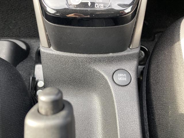 ノート ｅパワーＢ　ＦＯＵＲ　切替式４ＷＤ　社外メモリーナビ　ＣＤ／ＤＶＤ／Ｂｌｕｅｔｏｏｔｈ　アラウンドビューモニター　エマージェンシーブレーキ　　ＥＴＣ　スマートキー　横滑り防止装置　フロント／バックソナー　オートライト（13枚目）