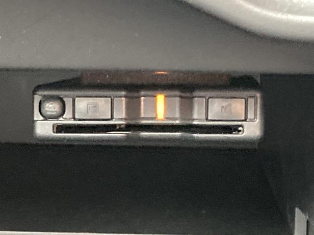 ノート ｅパワーＢ　ＦＯＵＲ　切替式４ＷＤ　社外メモリーナビ　ＣＤ／ＤＶＤ／Ｂｌｕｅｔｏｏｔｈ　アラウンドビューモニター　エマージェンシーブレーキ　　ＥＴＣ　スマートキー　横滑り防止装置　フロント／バックソナー　オートライト（22枚目）