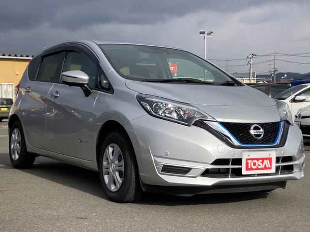 ノート ｅパワーＢ　ＦＯＵＲ　切替式４ＷＤ　社外メモリーナビ　ＣＤ／ＤＶＤ／Ｂｌｕｅｔｏｏｔｈ　アラウンドビューモニター　エマージェンシーブレーキ　　ＥＴＣ　スマートキー　横滑り防止装置　フロント／バックソナー　オートライト（42枚目）