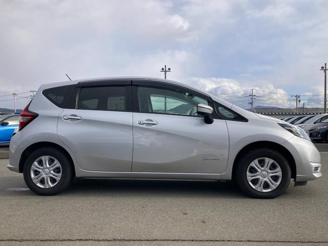 ノート ｅパワーＢ　ＦＯＵＲ　切替式４ＷＤ　社外メモリーナビ　ＣＤ／ＤＶＤ／Ｂｌｕｅｔｏｏｔｈ　アラウンドビューモニター　エマージェンシーブレーキ　　ＥＴＣ　スマートキー　横滑り防止装置　フロント／バックソナー　オートライト（43枚目）