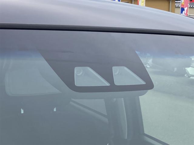 当店は最新鋭の設備を完備した大型工場併設店です☆車検・点検などオーナー様の信頼を得られるよう日々整備士達は努力を欠かしません。ハイブリッドに関する知識や診断機など確りご用意し安心をお届けします☆