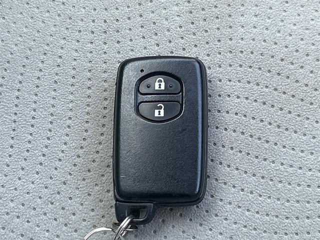 プリウス S カロッツェリア製フルセグメモリーナビCD/DVD/BT接続可能バックカメラLEDオートライトフロントフォグランプスマートキーサイドエアバック(23枚目)