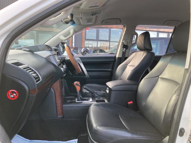 ランドクルーザープラド TX Lパッケージ 4WD ディーゼルターボ 3列シート 7人乗り 純正フルセグメモリーナビ バックカメラ ETC スマートキー 革シート パワーシート シートヒーター クルーズコントロール オートライト 横滑り防止装置(29枚目)