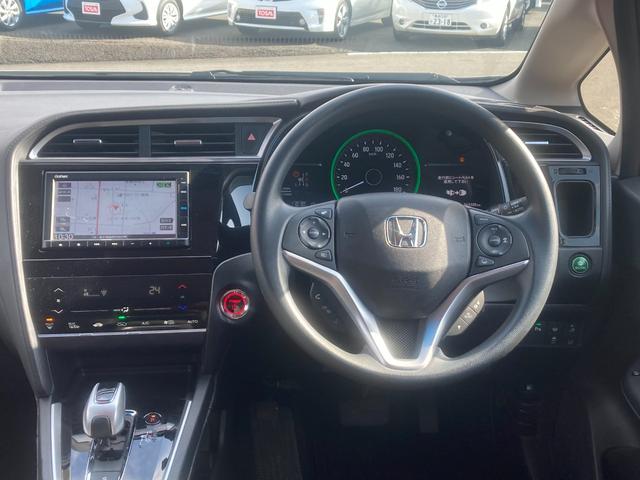 シャトル ハイブリッド ホンダセンシング 4WD ホンダセンシング 純正メモリーナビ バックカメラ リアコーナーセンサー ETC 横滑り防止装置 サイド/カーテンエアバック サイドミラーヒーター オートハイビーム トラクションコントロール(8枚目)