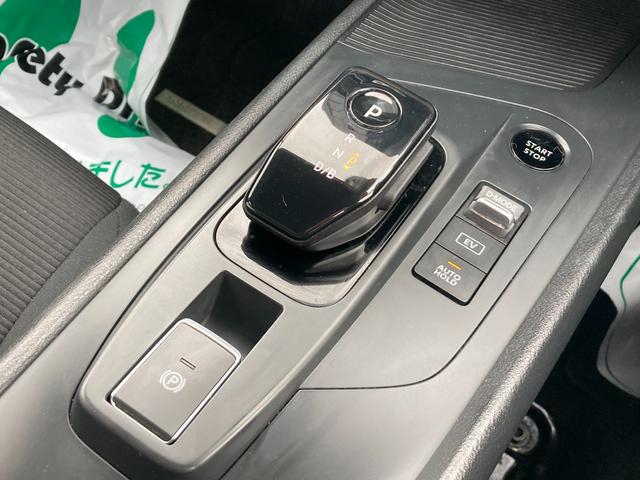 ノート S FOUR 4WD 寒冷地仕様車 エマージェンシーブレーキ 純正9インチフルセグSDナビ Blutetooth接続 全方位モニター コーナーセンサー シート/ステアヒーター LEDオートライト サイドエアバッグ(16枚目)