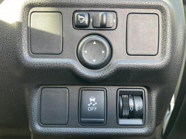 ノート X FOUR 4WD 純正フルセグSDナビ 純正CD DVD再生 Blutetooth接続 バックカメラ ETC 純正EGスターター ハロゲンライト トラクションコントロール 横滑り防止装置 AAC ウレタンステア(18枚目)