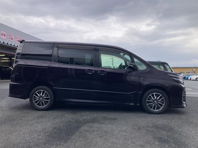 ヴォクシー ＺＳ　４ＷＤ　純正８インチフルセグナビ　ＤＶＤ再生　Ｂｌｕｔｅｔｏｏｔｈ接続　バックカメラ　ＥＴＣ　両側自動ドア　ＨＩＤオートライト　フロントフォグ　コーナーセンサー　リアクーラー　横滑り防止装置　純正ＡＷ（42枚目）