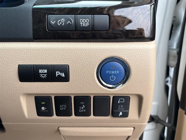 当店は常時８０台の在庫を展示しているハイブリッドカー専門店です。当社独自の中古ハイブリッドカー呼称「Ｒｅ：ＨＹＢＲＩＤ」。厳しい条件をクリアした確かな商品をお客様にお届けします。