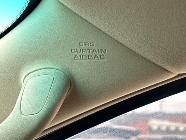 当店は最新鋭の設備を完備した大型工場併設店です☆車検・点検などオーナー様の信頼を得られるよう日々整備士達は努力を欠かしません。ハイブリッドに関する知識や診断機など確りご用意し安心をお届けします☆