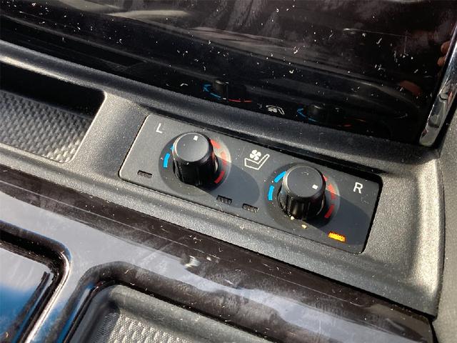 アルファード ２．５Ｓ　Ｃパッケージ　４ＷＤ　セーフティーセンス　Ｔ－ｃｏｎｎｅｃｔナビ　バックカメラ　純正リアモニター　黒革シート　両側パワースライドドア　レーダークルーズ　ＬＥＤヘッドライト　オートハイビーム　パワーシート（12枚目）