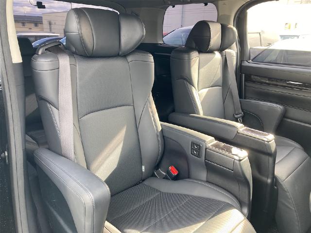 アルファード ２．５Ｓ　Ｃパッケージ　４ＷＤ　セーフティーセンス　Ｔ－ｃｏｎｎｅｃｔナビ　バックカメラ　純正リアモニター　黒革シート　両側パワースライドドア　レーダークルーズ　ＬＥＤヘッドライト　オートハイビーム　パワーシート（28枚目）