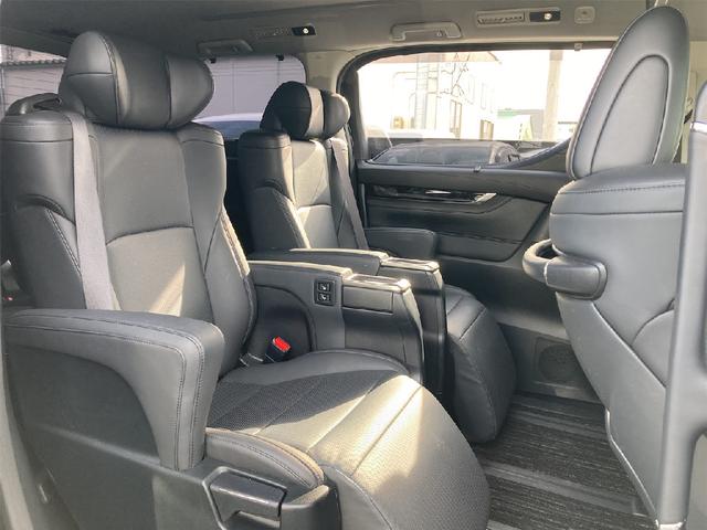 アルファード ２．５Ｓ　Ｃパッケージ　４ＷＤ　セーフティーセンス　Ｔ－ｃｏｎｎｅｃｔナビ　バックカメラ　純正リアモニター　黒革シート　両側パワースライドドア　レーダークルーズ　ＬＥＤヘッドライト　オートハイビーム　パワーシート（31枚目）