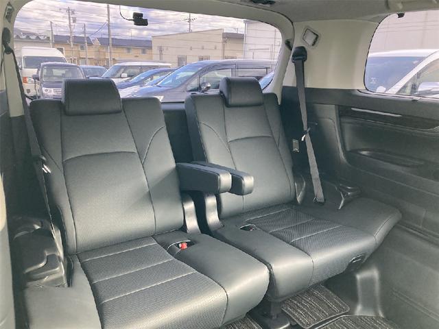 アルファード ２．５Ｓ　Ｃパッケージ　４ＷＤ　セーフティーセンス　Ｔ－ｃｏｎｎｅｃｔナビ　バックカメラ　純正リアモニター　黒革シート　両側パワースライドドア　レーダークルーズ　ＬＥＤヘッドライト　オートハイビーム　パワーシート（32枚目）