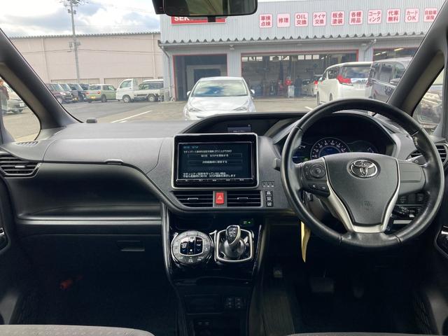 ノア Ｇ　セーフティーセンス？　純正９インチフルセグＳＤナビ　バックカメラ　両側パワースライドドア　ＬＥＤヘッドライト　オートライト　オートハイビーム　クルコン　シートヒーター　ＥＴＣ　横滑り防止装置（7枚目）